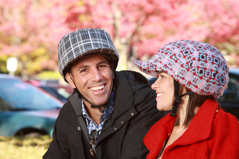 Cycle Helmet Waterproof Grey/Black Plaid Medium